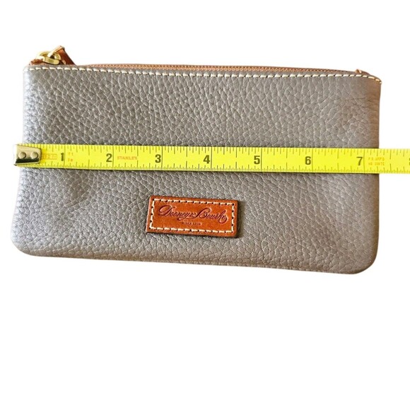 Dooney & Bourke Zip Clutch Bag Taupe Gray Pebble Grain Leather Wallet ID Slot - Picture 6 of 8